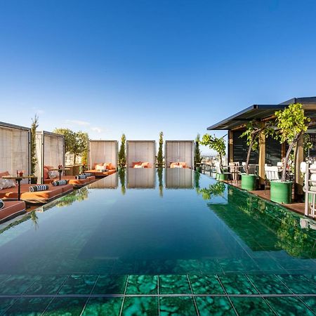 Bless Hotel Madrid - The Leading Hotels Of The World エクステリア 写真 The rooftop pool at the hotel